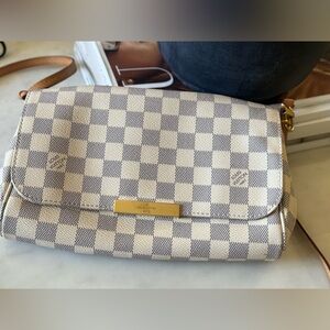 LV favorite mm monogram in excellent condition.It has its original box and DB